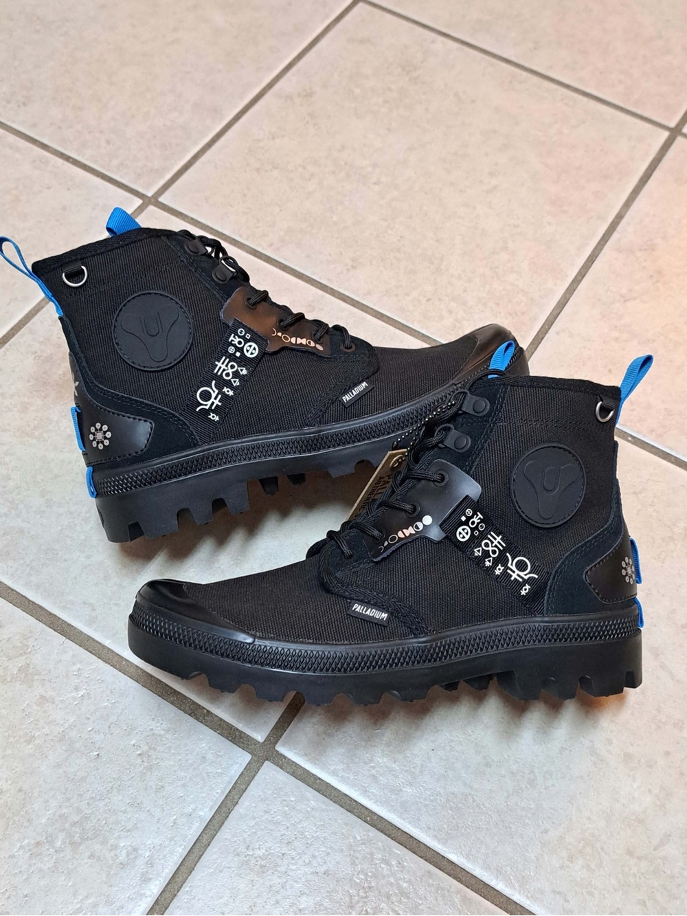 Palladium Unisex Pampa x Destiny Witch Queen Boots - Women's size 8.5